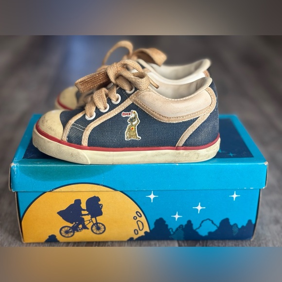 Vintage E.T. Shoes From Buster Brown Navy and Cream - Picture 4 of 5